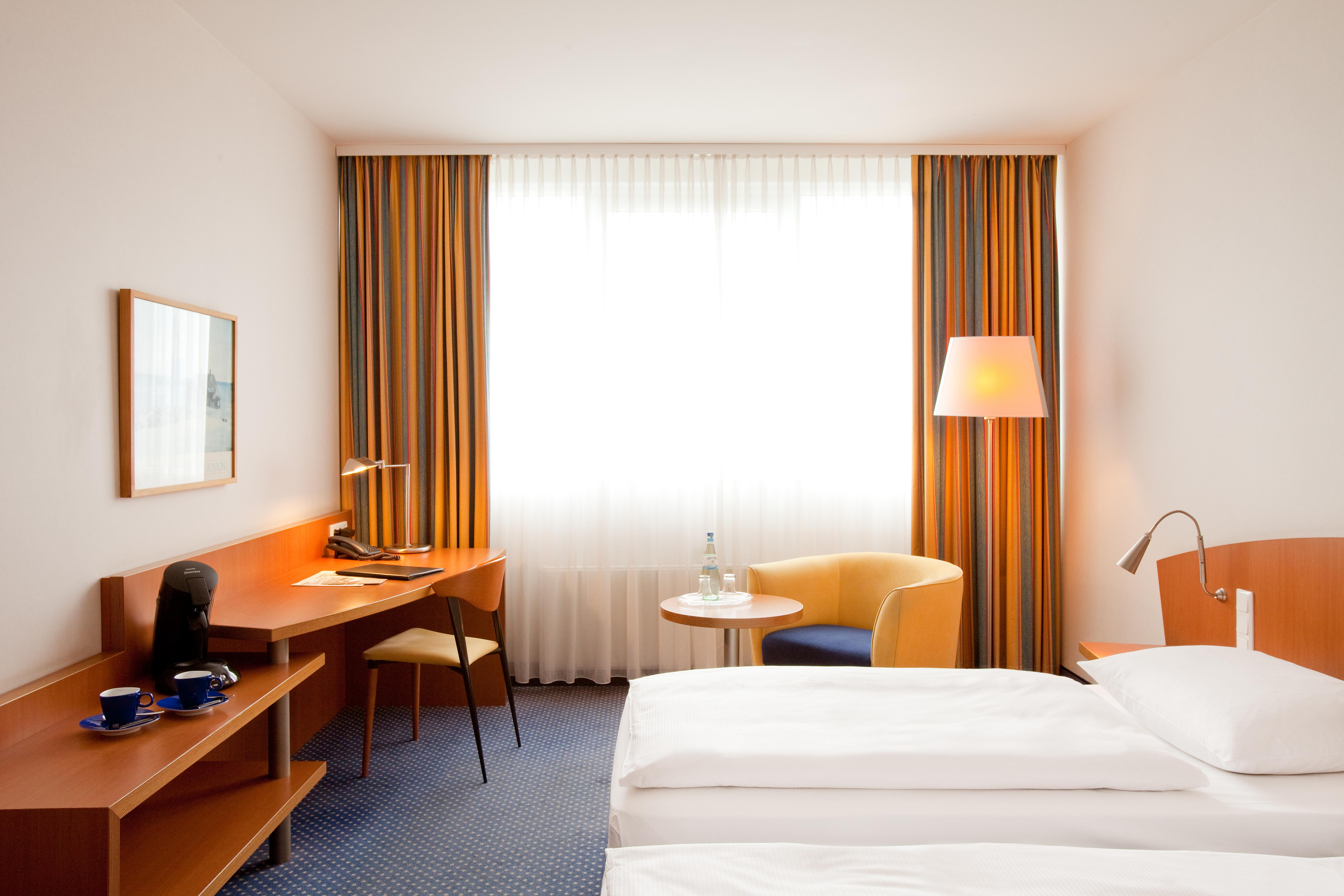 Vienna House By Wyndham Baltic Stralsund Hotel Bagian luar foto