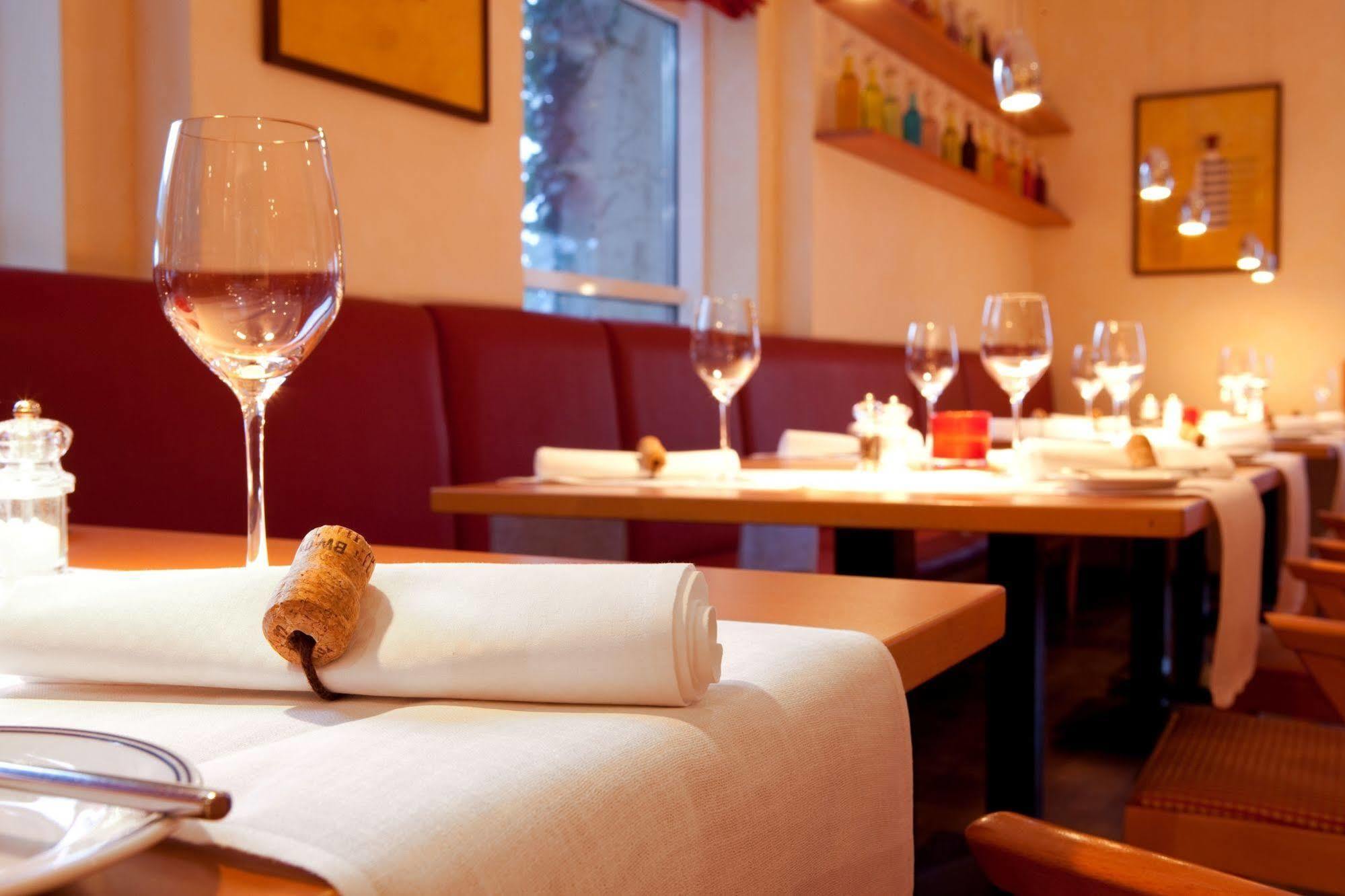 Vienna House By Wyndham Baltic Stralsund Hotel Bagian luar foto