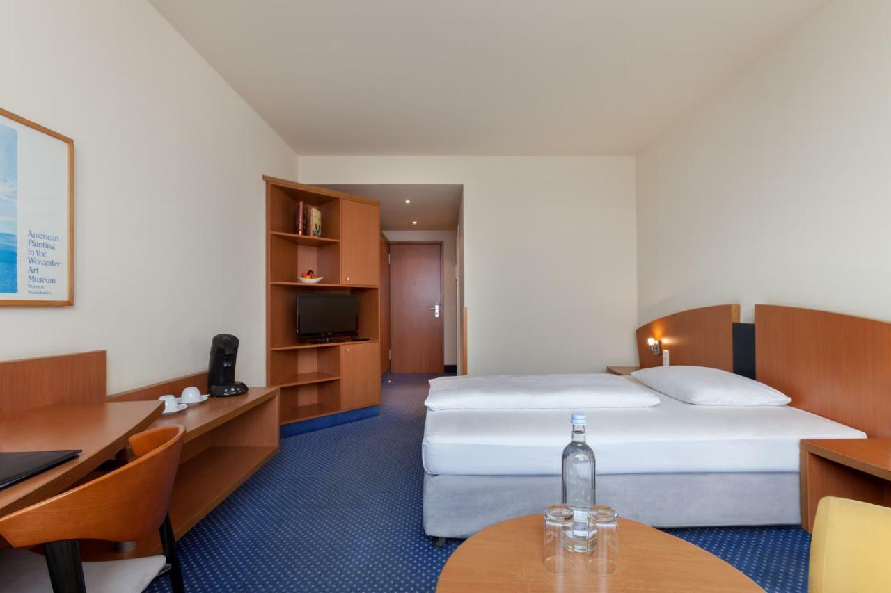 Vienna House By Wyndham Baltic Stralsund Hotel Bagian luar foto